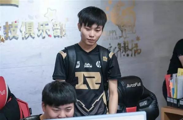 包夹分球